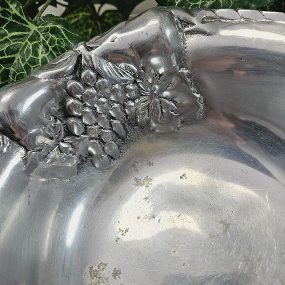 Vtg Pewter Fruit Bowl Raised Grapevine Rope Basket Weave Rim Heavy Catch All - Picture 4 of 11